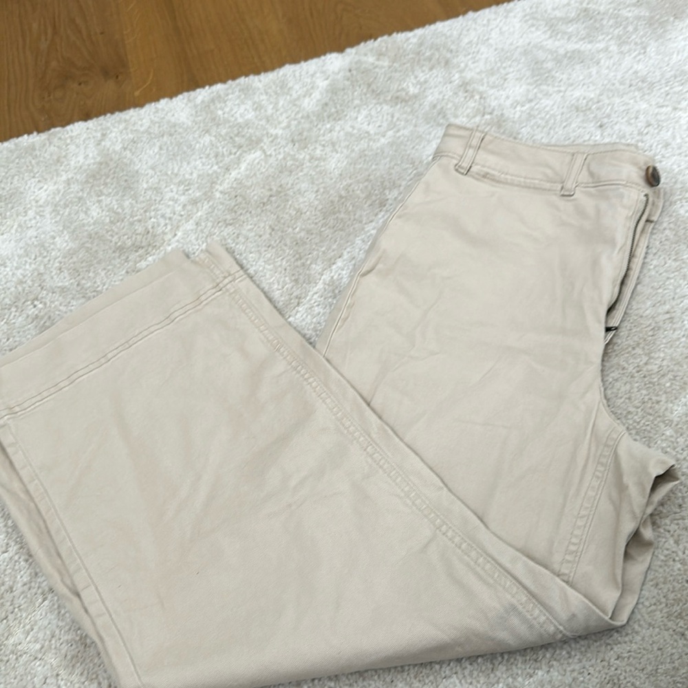 Old Navy White leg tousers. Excellent condition! Perfect summer weight work pant